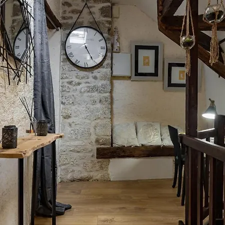 Joli 2 Pers Dans Les Remparts De *