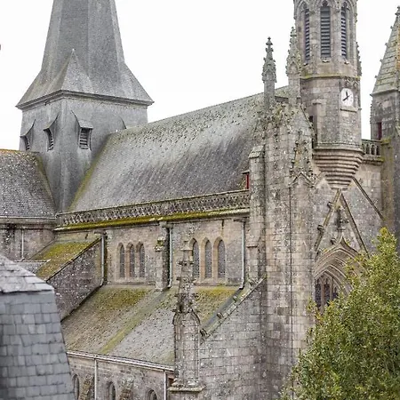 Joli 2 Pers Dans Les Remparts De