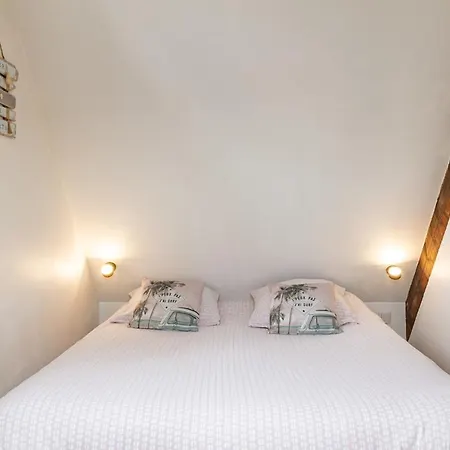 Joli 2 Pers Dans Les Remparts De *