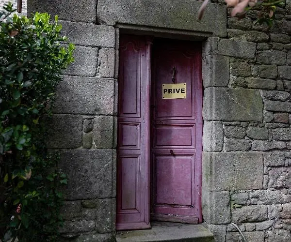 Joli 2 Pers Dans Les Remparts De