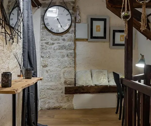 Joli 2 Pers Dans Les Remparts De *