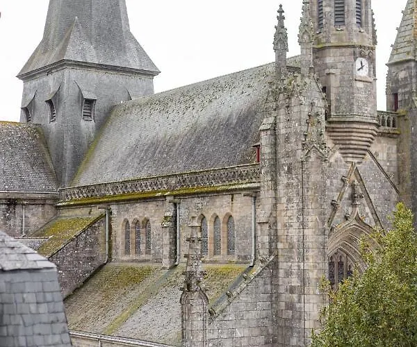 Joli 2 Pers Dans Les Remparts De