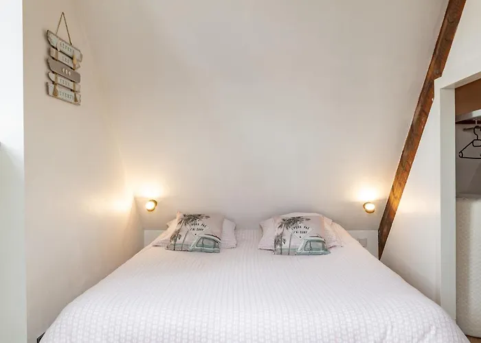 Joli 2 Pers Dans Les Remparts De *